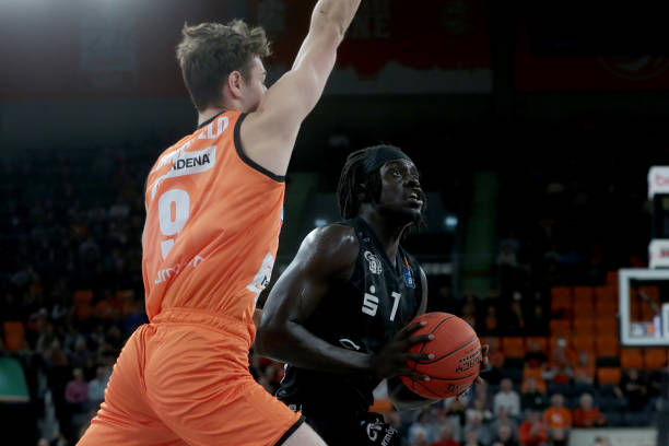 稳固防线的 稳固防线的