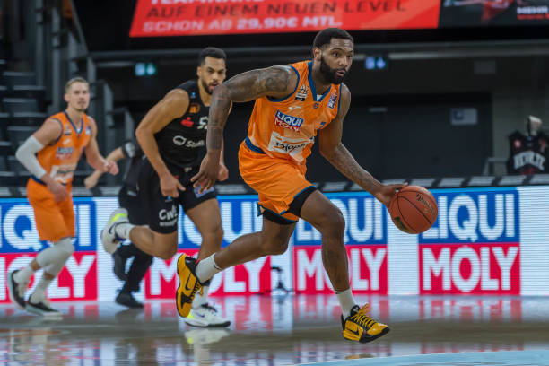 手提拔的得 手提拔的得