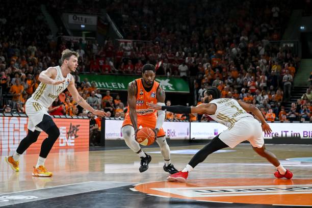 体育足协杯：郭田雨格德斯进球 鲁能4-0大连人