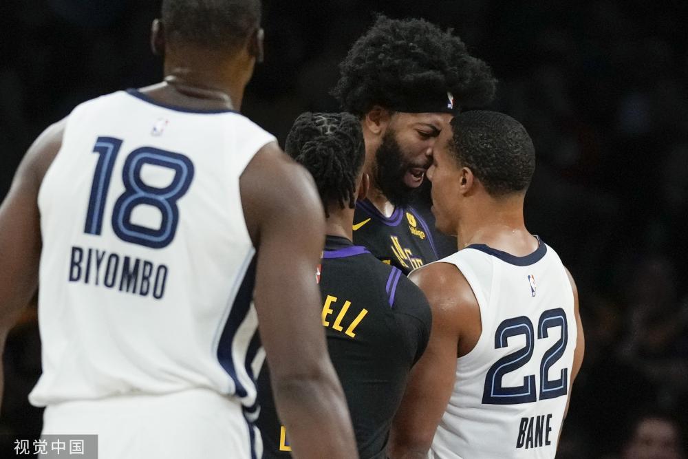 体育英超：帕尔默双响 切尔西2-2伯恩利