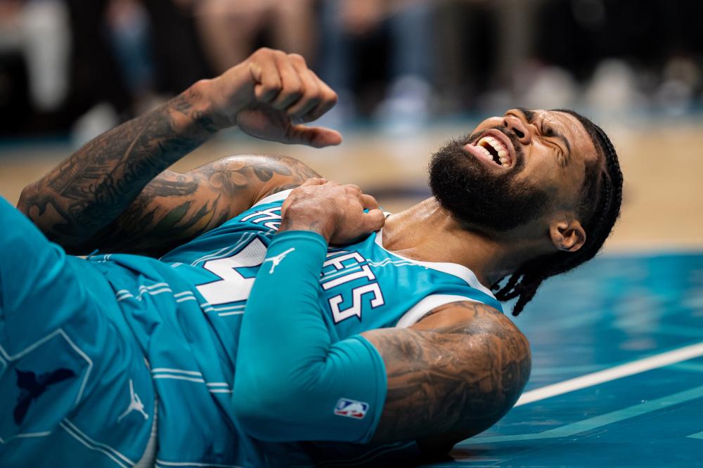 体育连线本台特派记者田源：孙一文泪洒发布会 怕见不到父亲